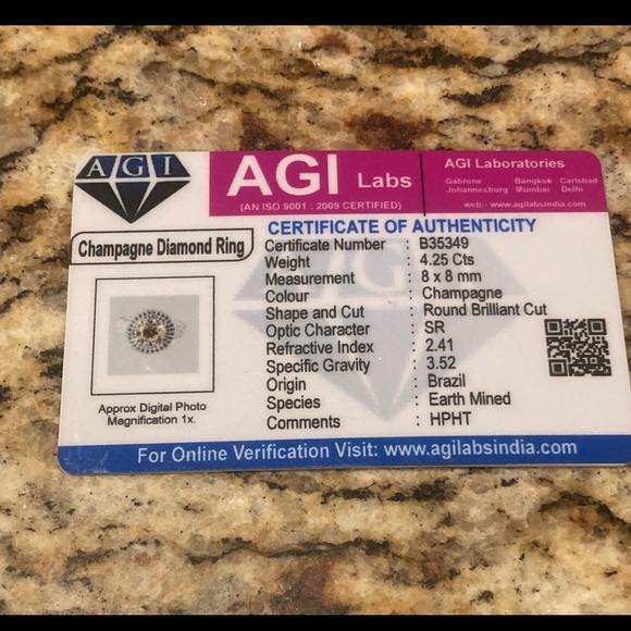 Ring diamond very sparkly nice ring for queen - Picture 4 of 7